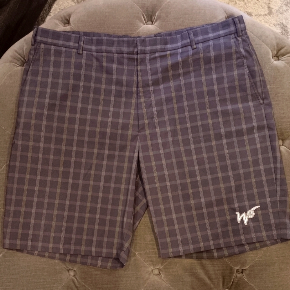 Walter Hagen Shorts 42W grey white yellow